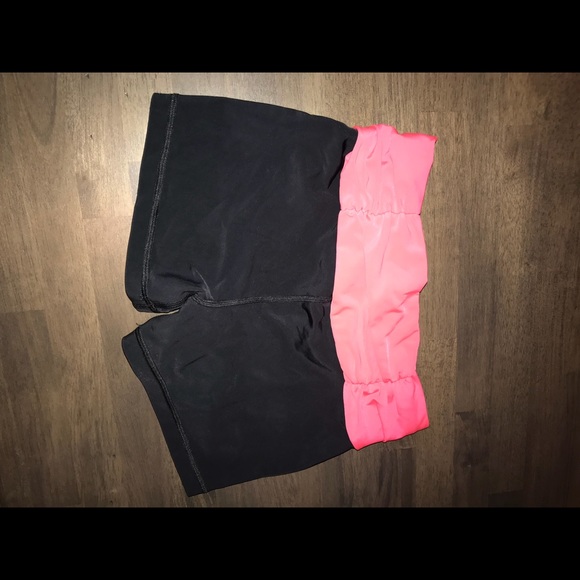 Women’s Under Armour Shorts - Picture 2 of 3